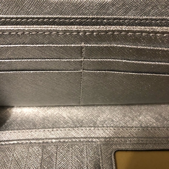LIMITED Michael Kors wallet. GONE Given as a gift - Picture 8 of 8